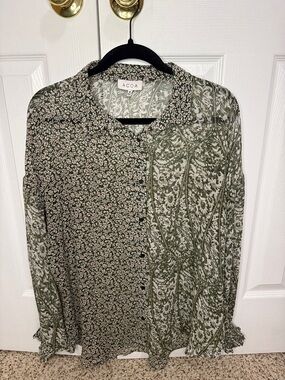 ACOA Olive asymmetrical Patterned Button-Down Shirt